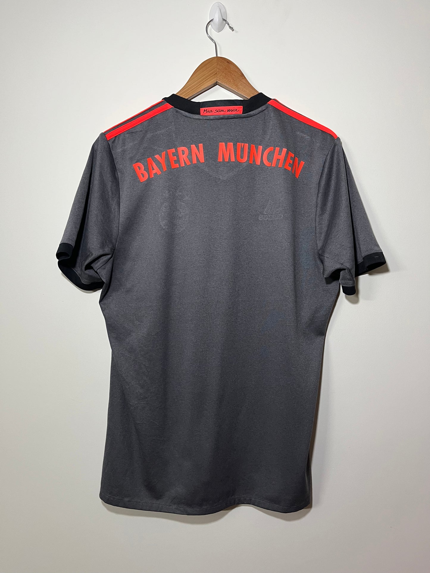 Bayern Munich 2016-17 Away