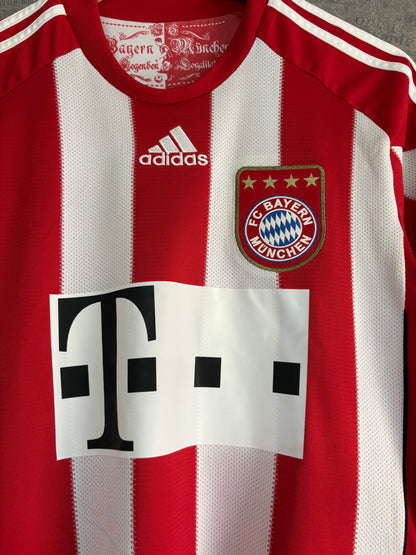 Bayern Munich 2010-11 Home